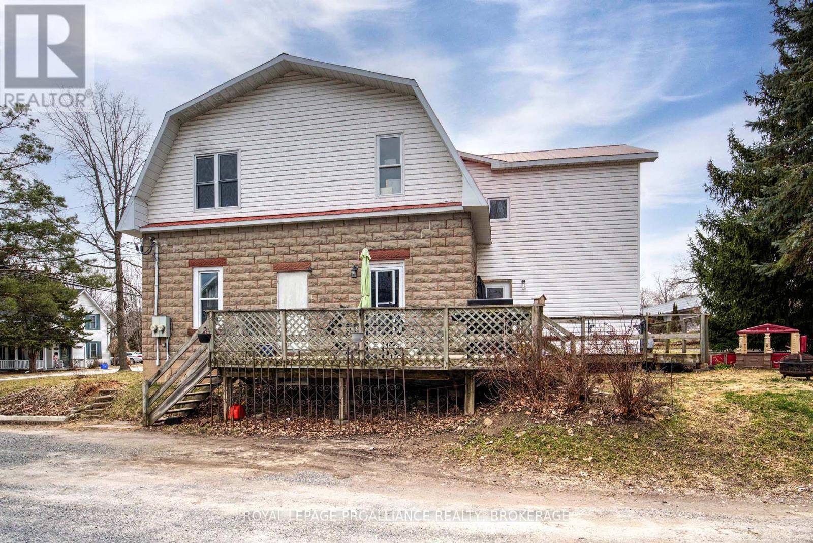 Westport, ON K0G1X0,24 RIDEAU STREET