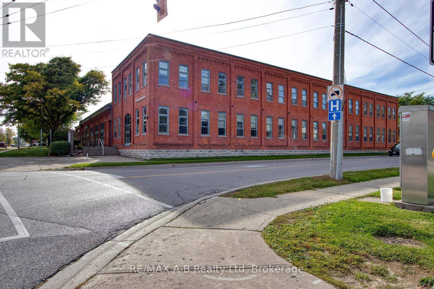Stratford, ON N5A2N4,342 Erie ST #114