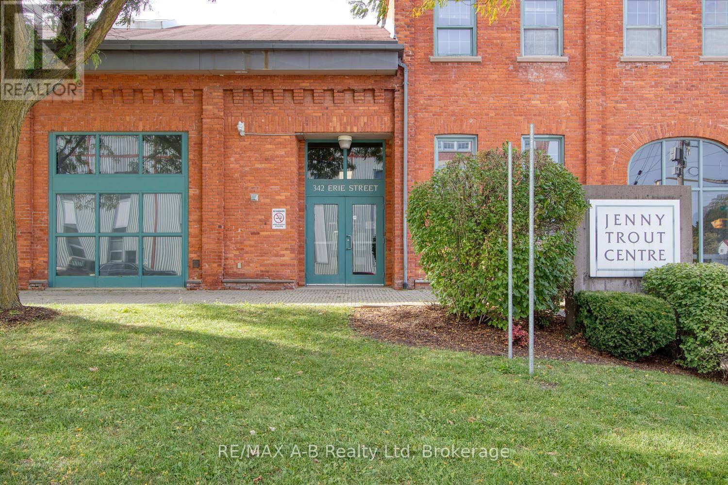 Stratford, ON N5A2N4,342 Erie ST #202