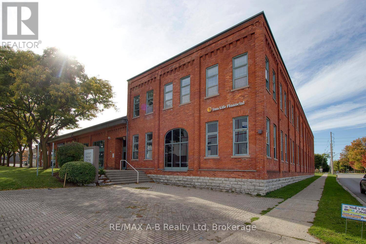 Stratford, ON N5A2N4,342 Erie ST #202