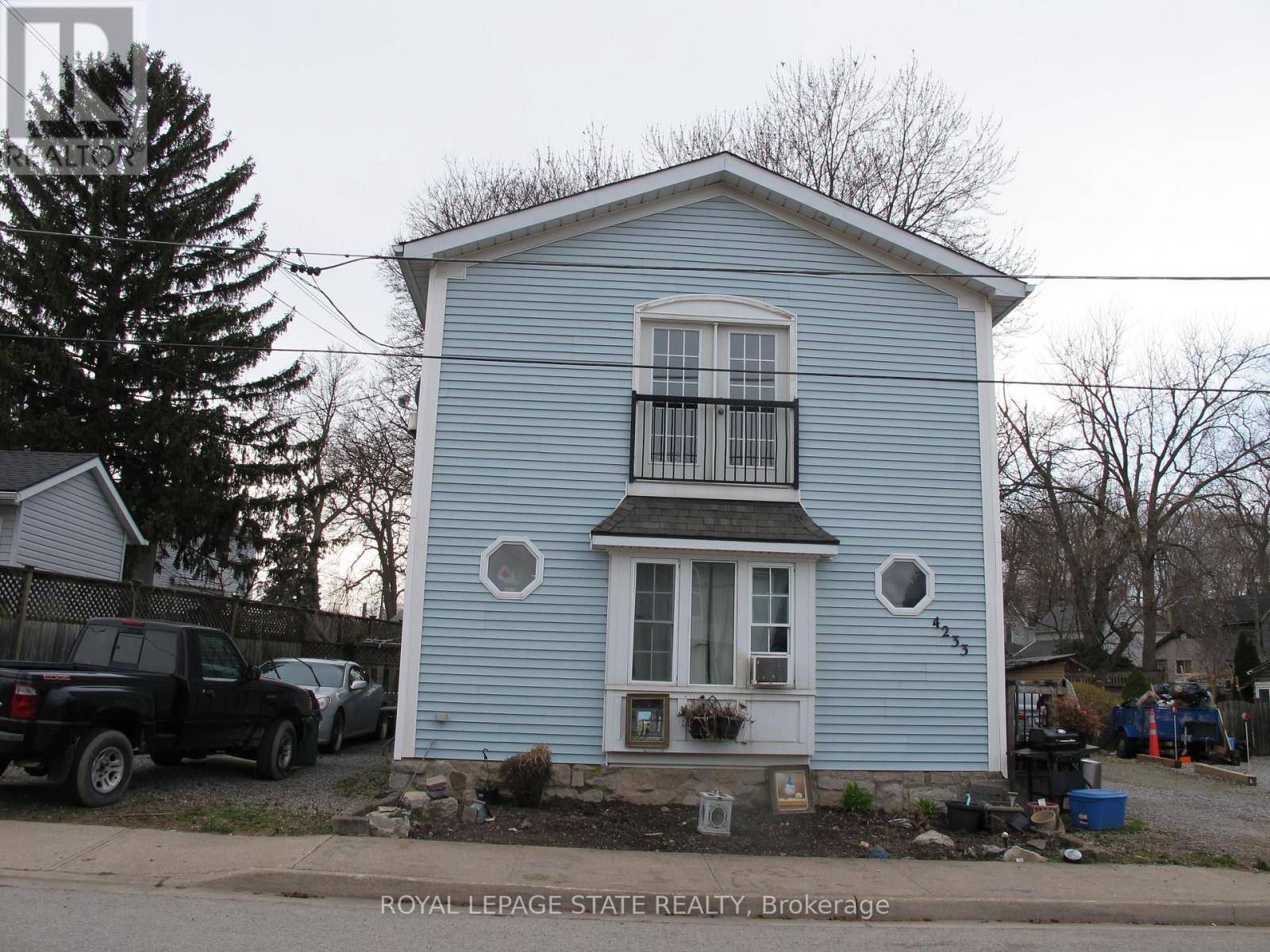 Niagara Falls (210 - Downtown), ON L2E3H9,4233 MAY AVENUE