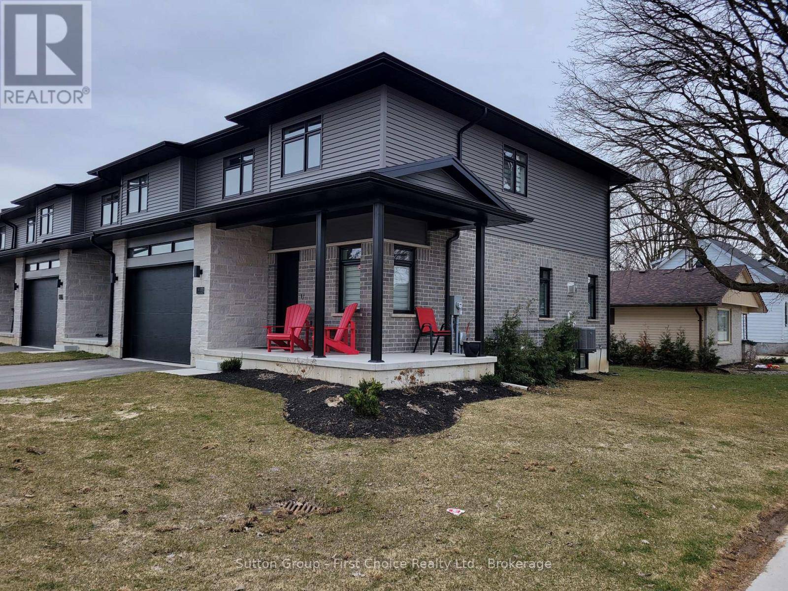South Huron (exeter), ON N0M1S1,533 ALBERT STREET