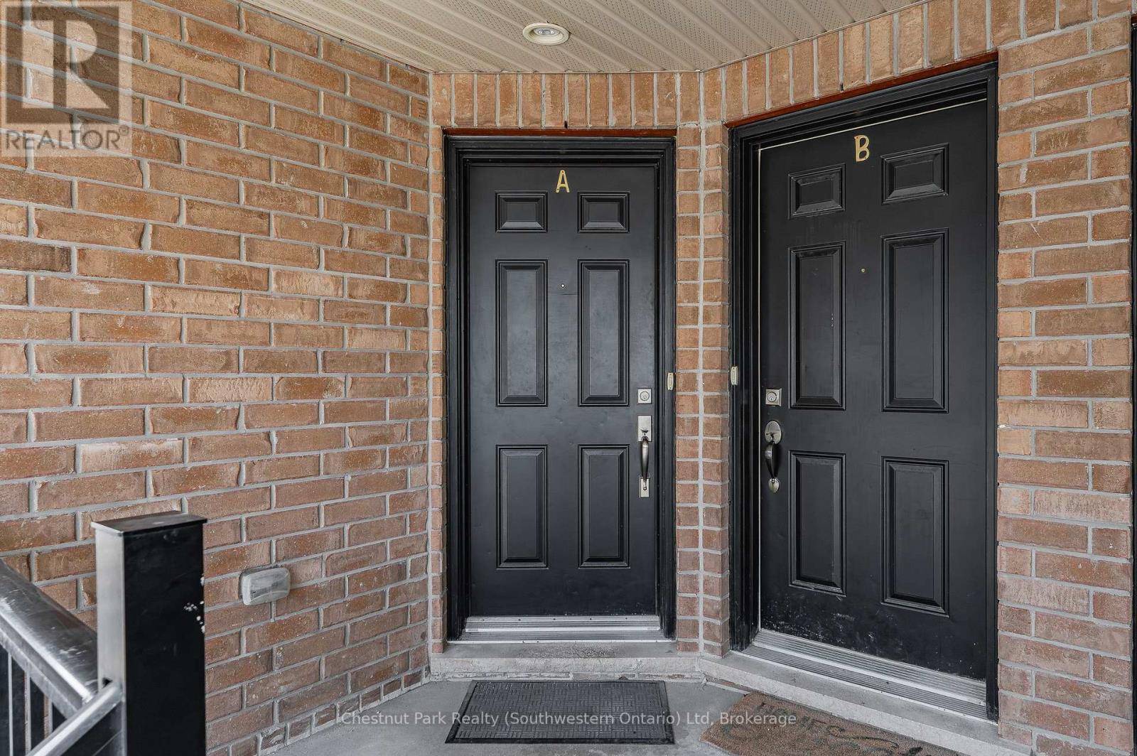 Guelph (victoria North), ON N1E0K4,15 Carere CRES #35A