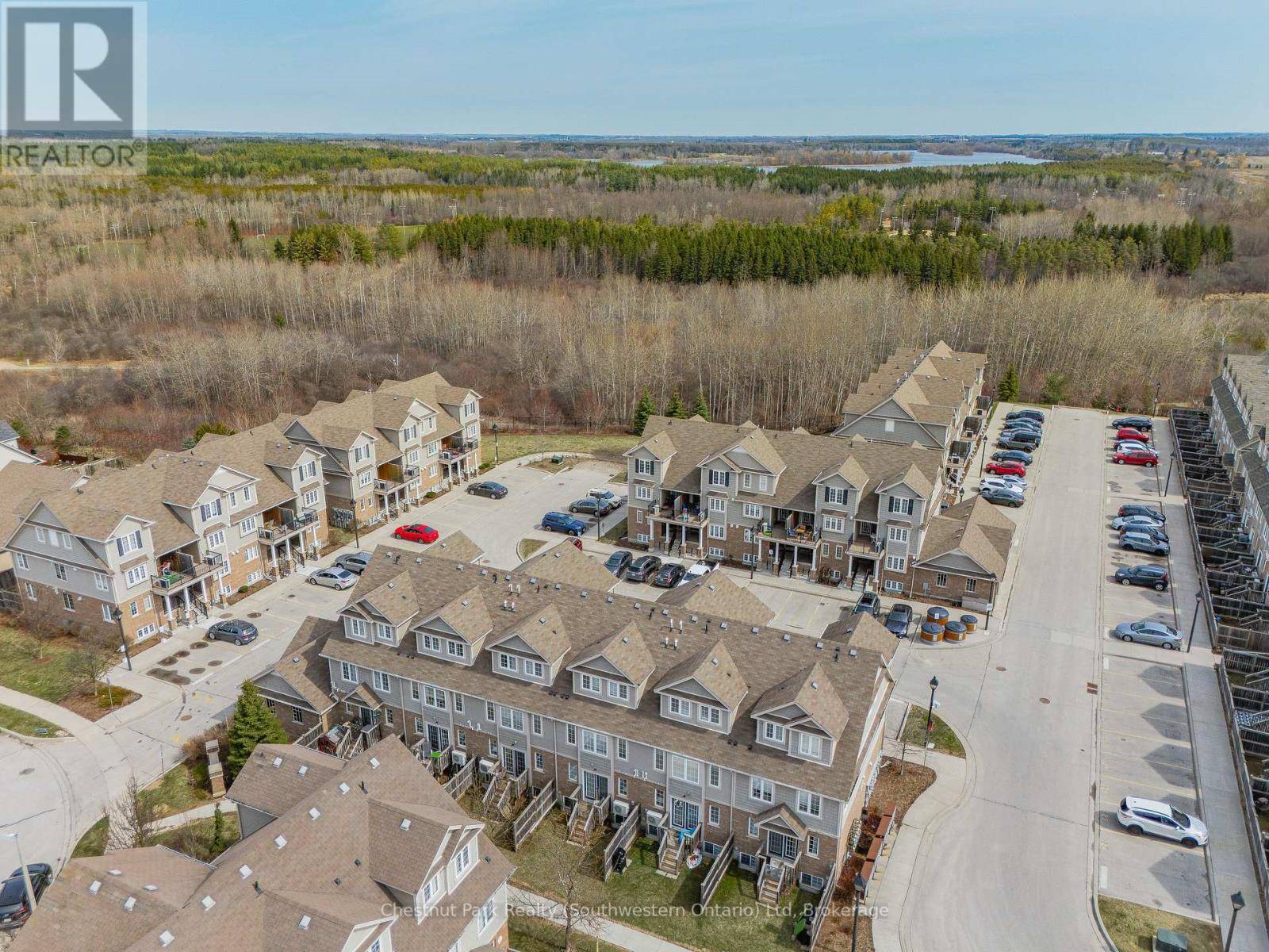 Guelph (victoria North), ON N1E0K4,15 Carere CRES #35A