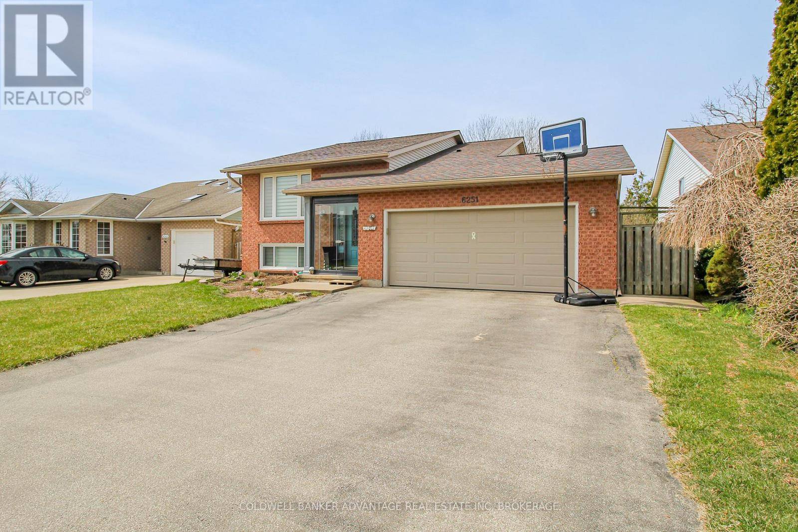 Niagara Falls (west Wood), ON L2H2W7,6251 SHERRI AVENUE