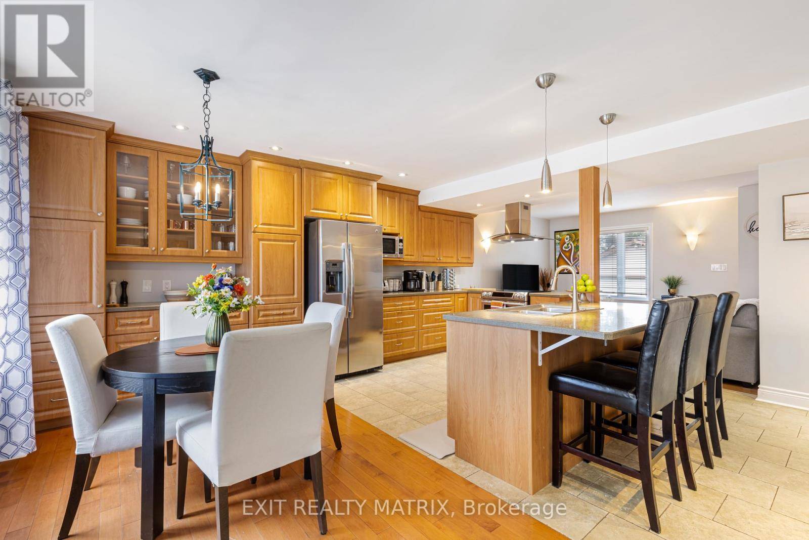 Ottawa, ON K1E1C5,848 WILLOW AVE #A