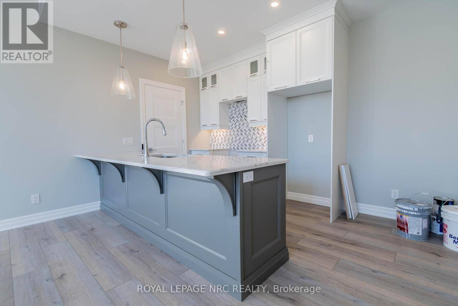 St. Catharines (old Glenridge), ON L2R0C5,99 South DR #10