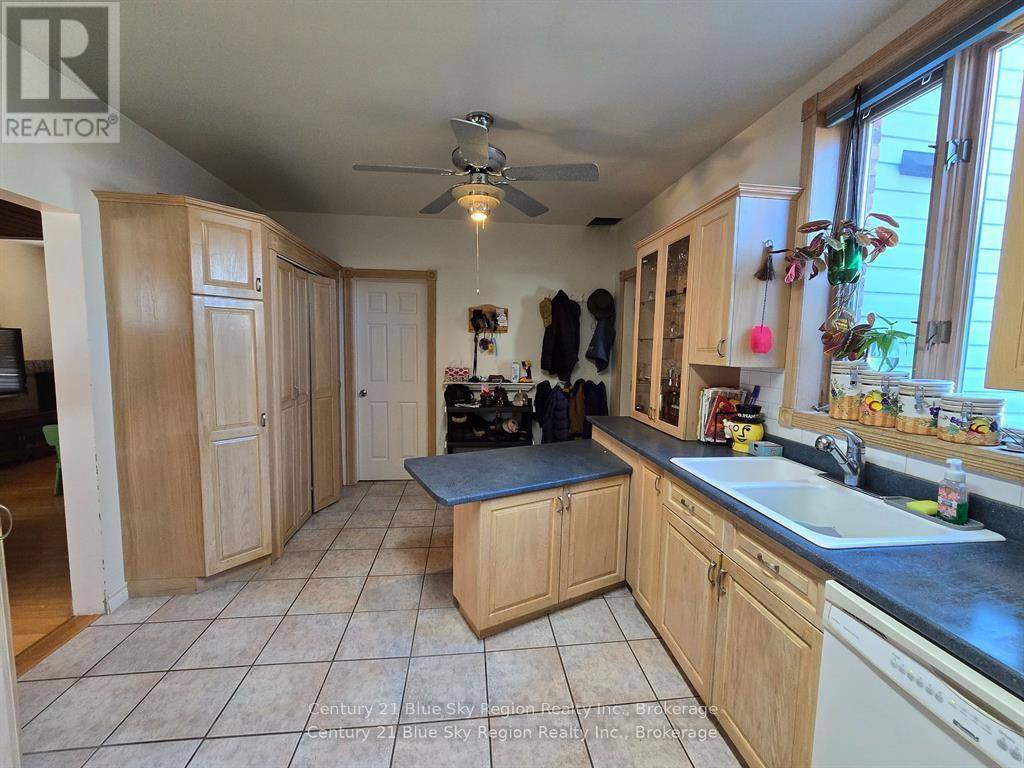 West Nipissing (sturgeon Falls), ON P2B1N6,125 MAIN STREET