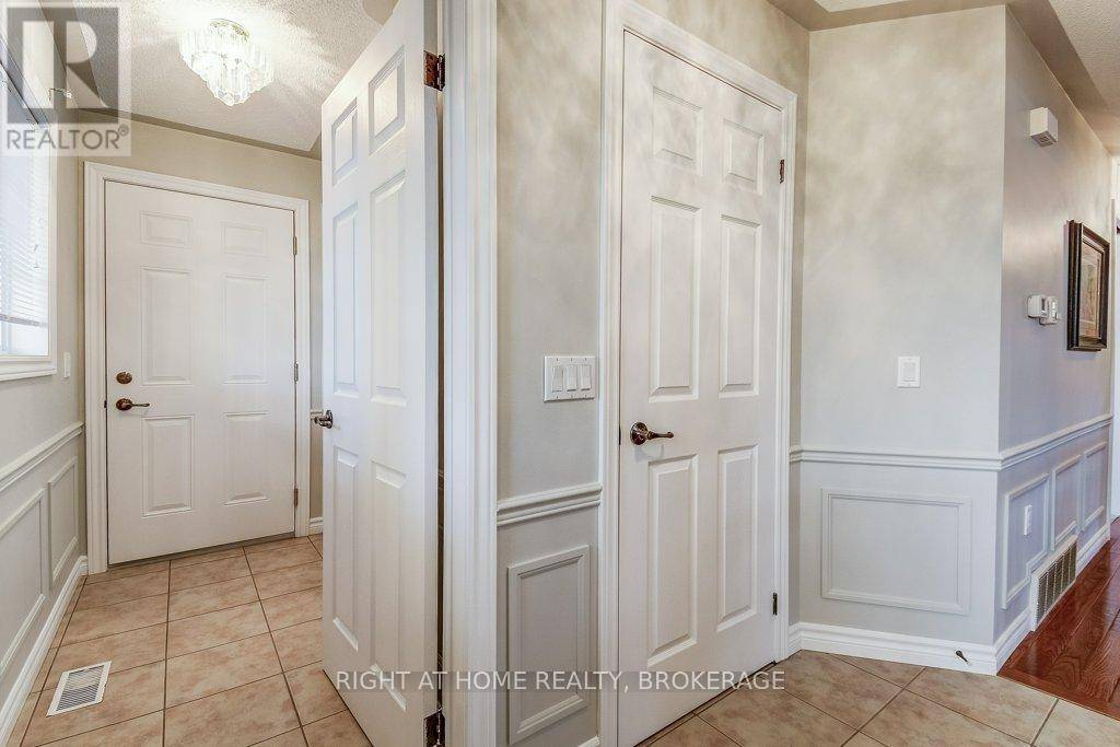 Hamilton, ON L8B1A5,156 GRACEHILL CRESCENT