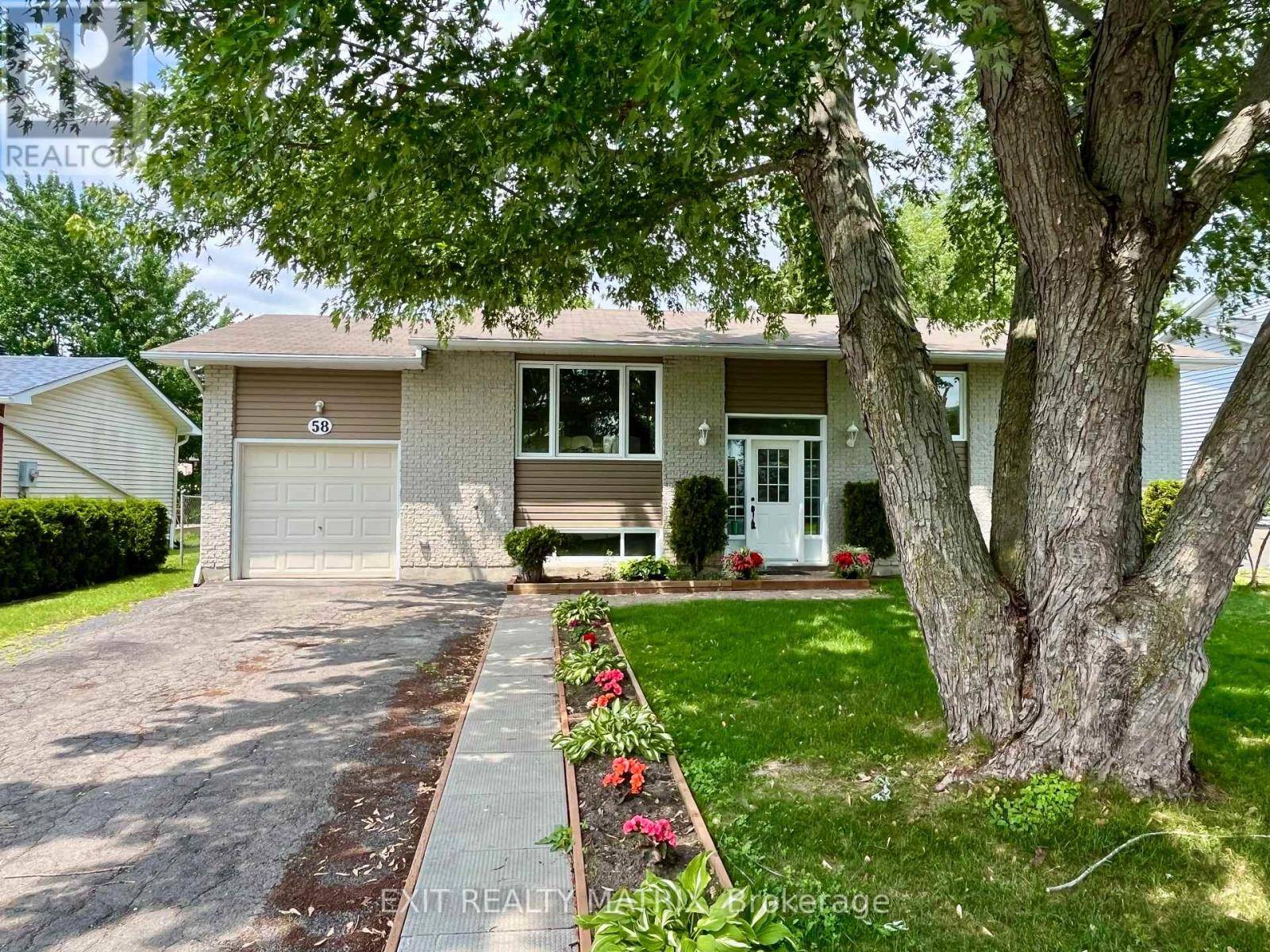 Russell, ON K0A1W0,58 CASTLEBEAU STREET