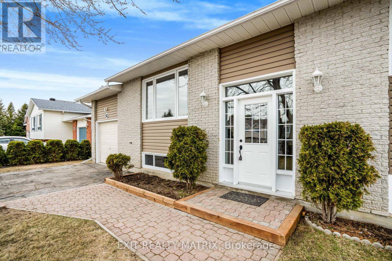Russell, ON K0A1W0,58 CASTLEBEAU STREET
