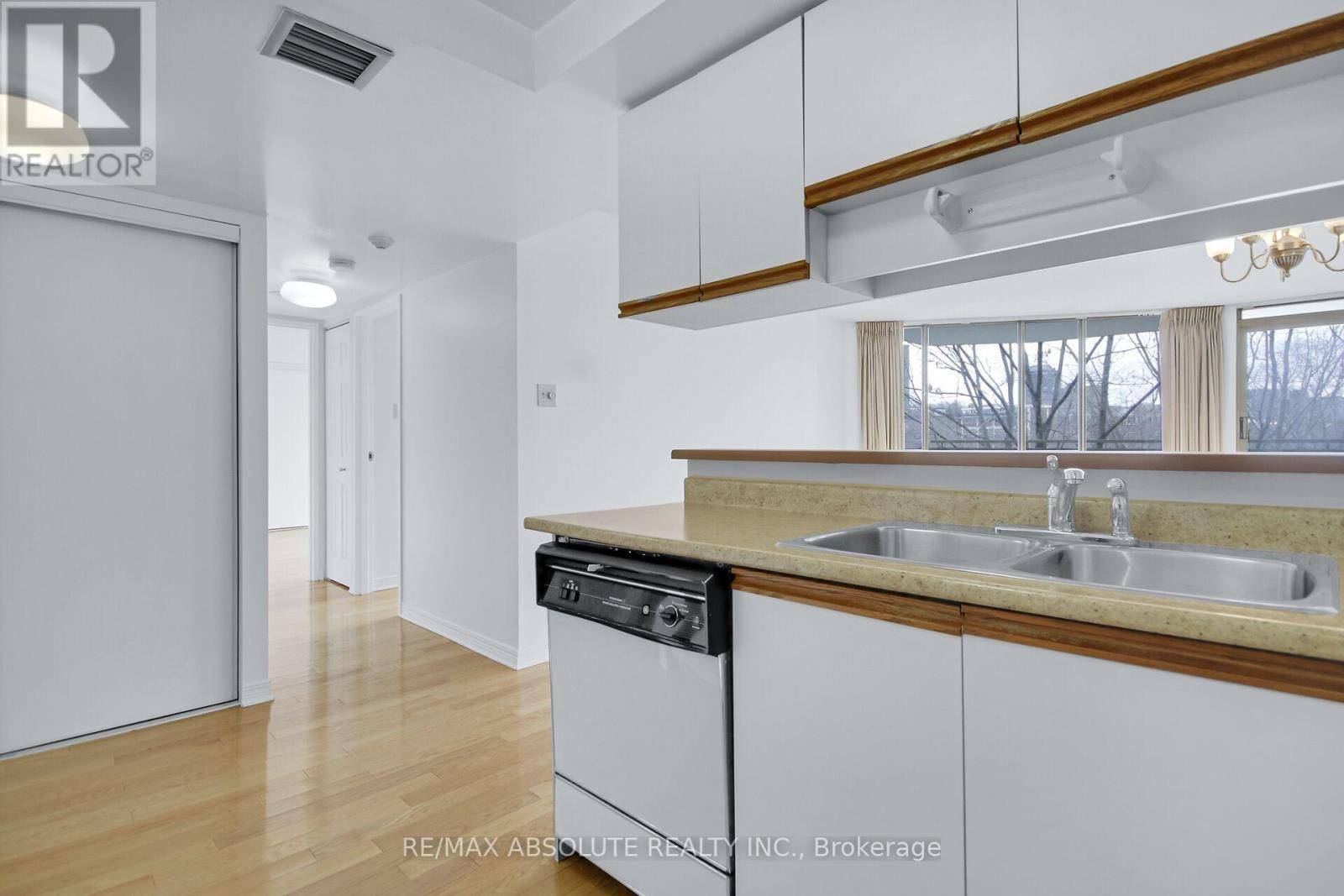 Ottawa, ON K1L8K5,30 Charlevoix ST #403