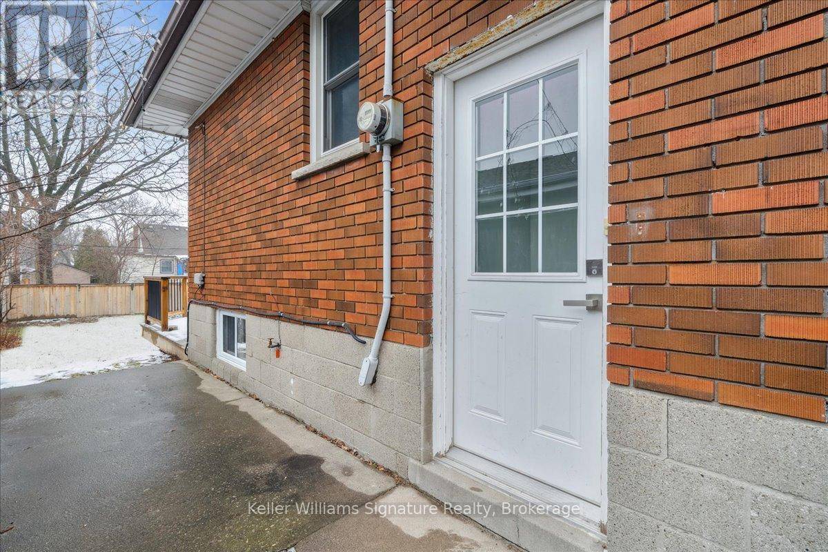 Hamilton (westcliffe), ON L9C4M3,17 West 21st ST #LOWER