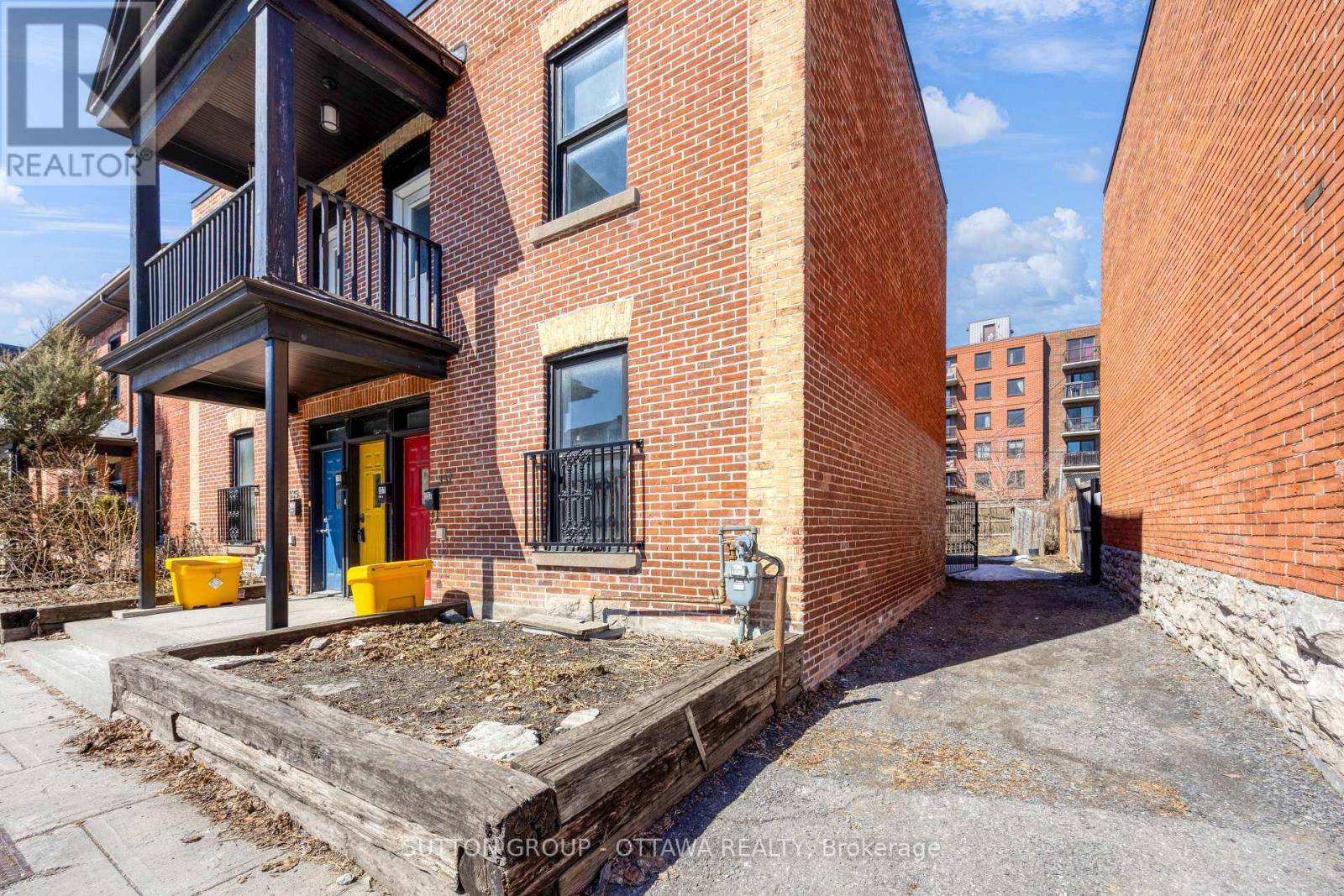Ottawa, ON K1N5K6,335-337 ST PATRICK STREET