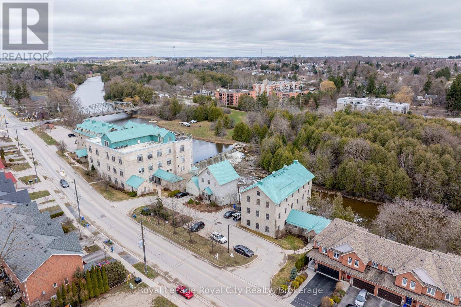 Centre Wellington (fergus), ON N1M1R5,470 St Andrew ST East #202