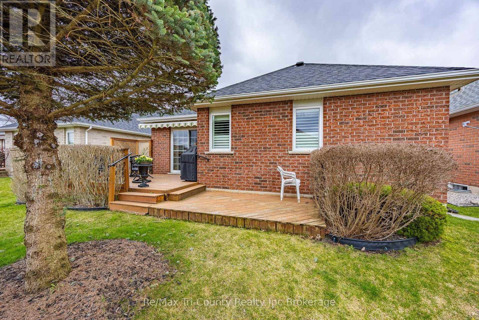 Tillsonburg, ON N4G5X5,18 JONES CRESCENT