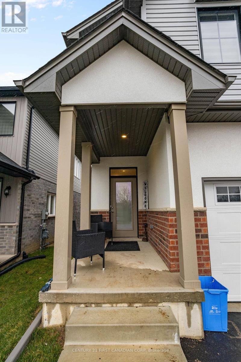 London South (south U), ON N6M0J9,2677 BOBOLINK LANE