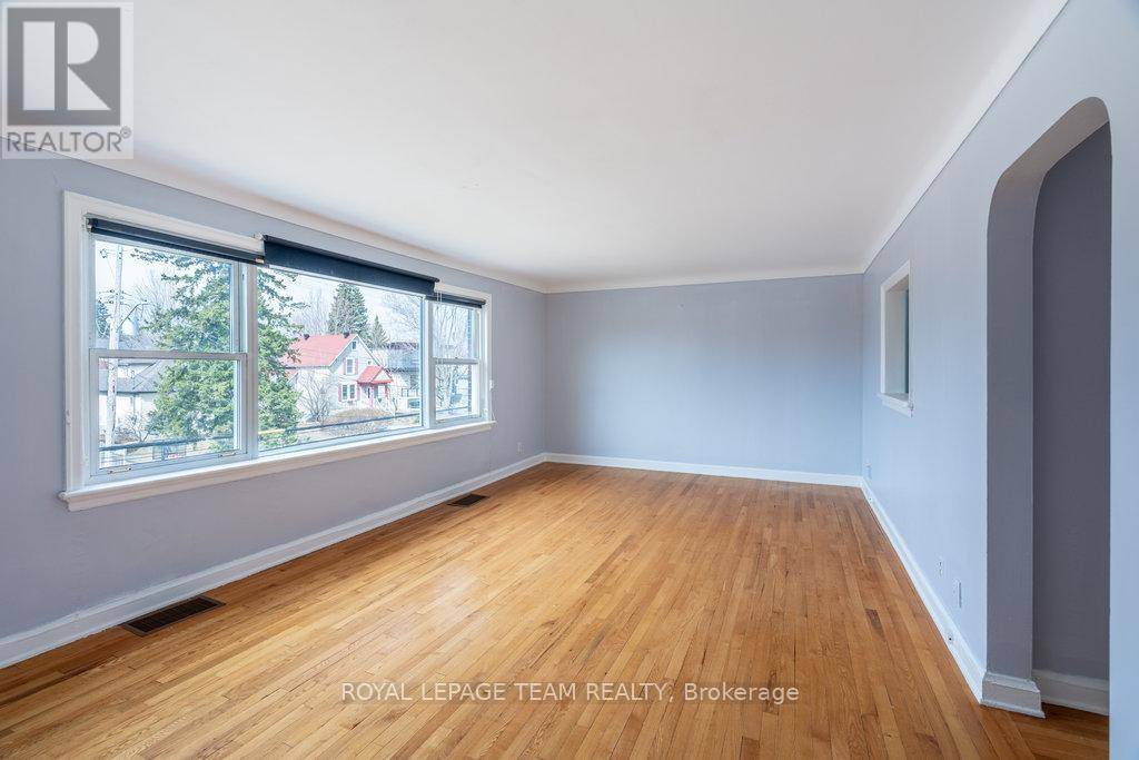 Ottawa, ON K1Z5P7,663 TWEEDSMUIR AVENUE