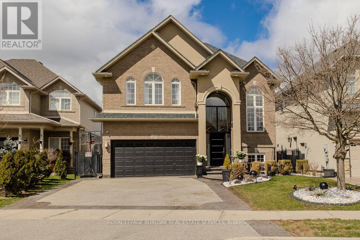 Hamilton (ancaster), ON L9K1T1,287 CLOVERLEAF DRIVE