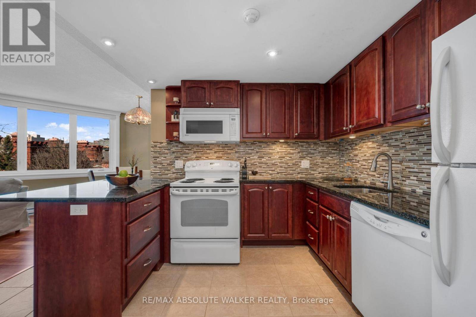 Ottawa, ON K2P1S3,317 Metcalfe ST #401
