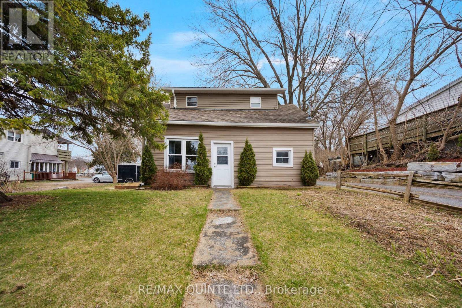 Prince Edward County (picton Ward), ON K0K2T0,7 ELKS STREET