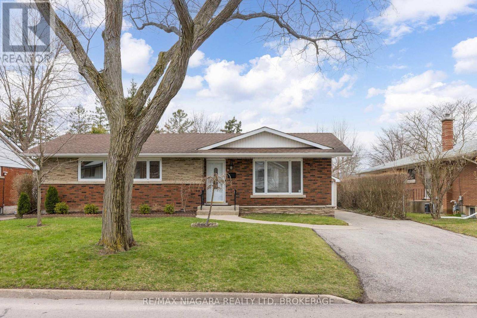 St. Catharines (glendale/glenridge), ON L2T3P7,62 MASTERSON DRIVE