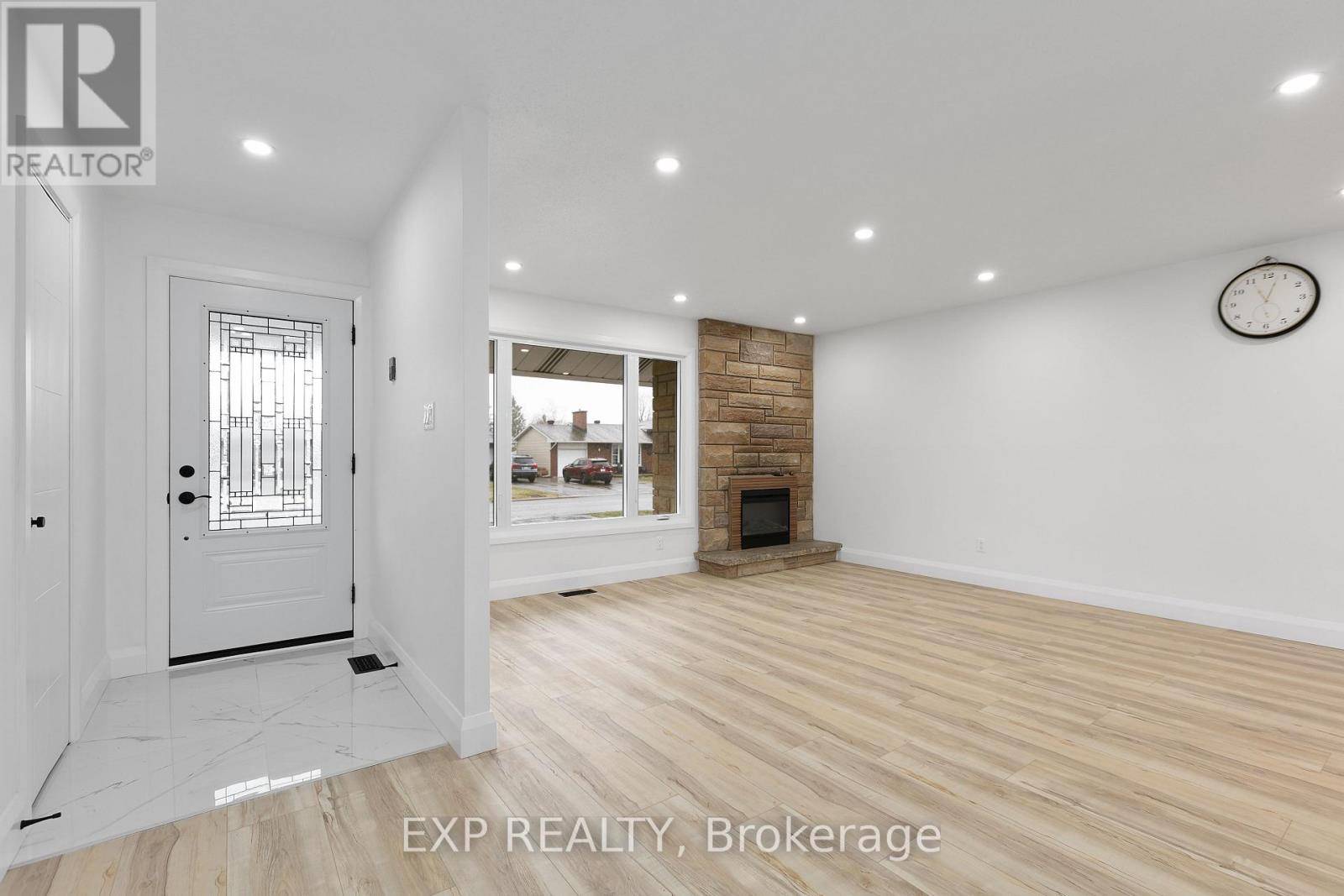 Ottawa, ON K2J1E8,12 BARRHAVEN CRESCENT