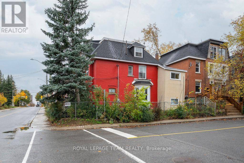 Ottawa, ON K1Y3G2,1028 GLADSTONE AVENUE