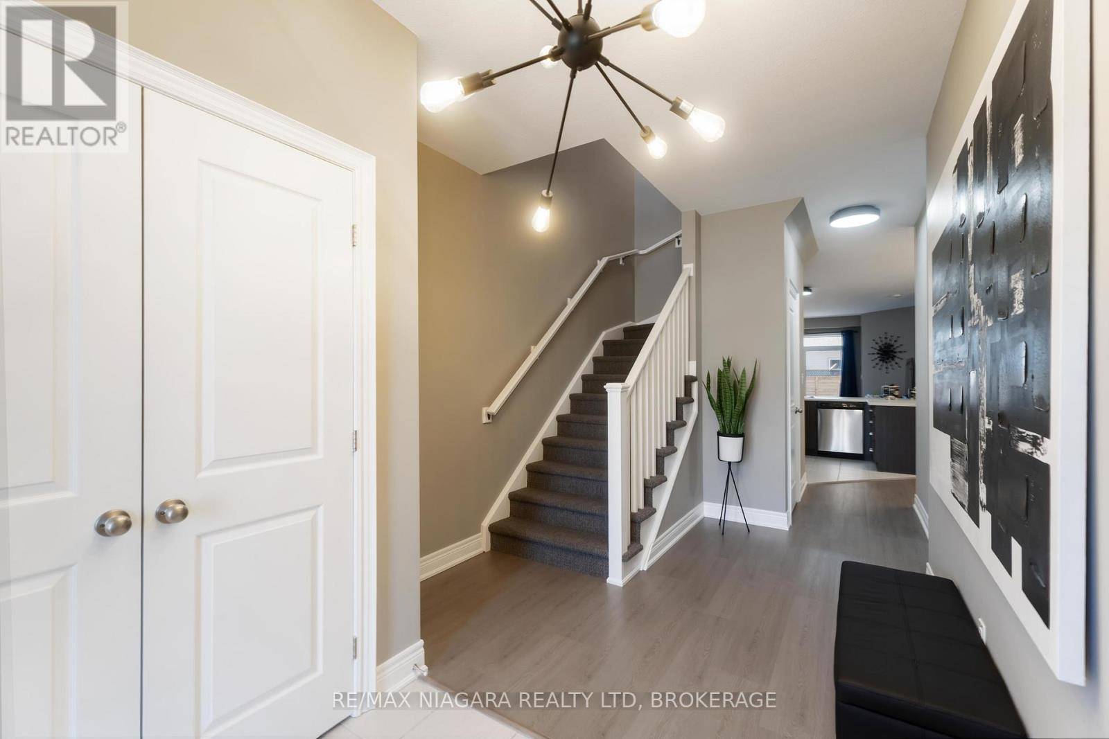 Fort Erie (lakeshore), ON L2A0E3,447 VIKING STREET