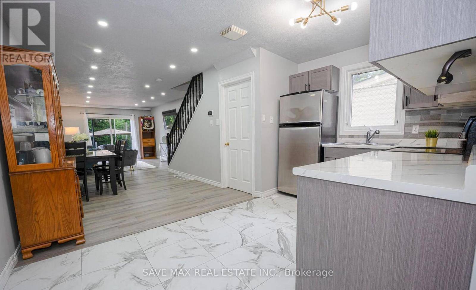 London East (east L), ON N5Z2C4,134 CHESLEY AVENUE