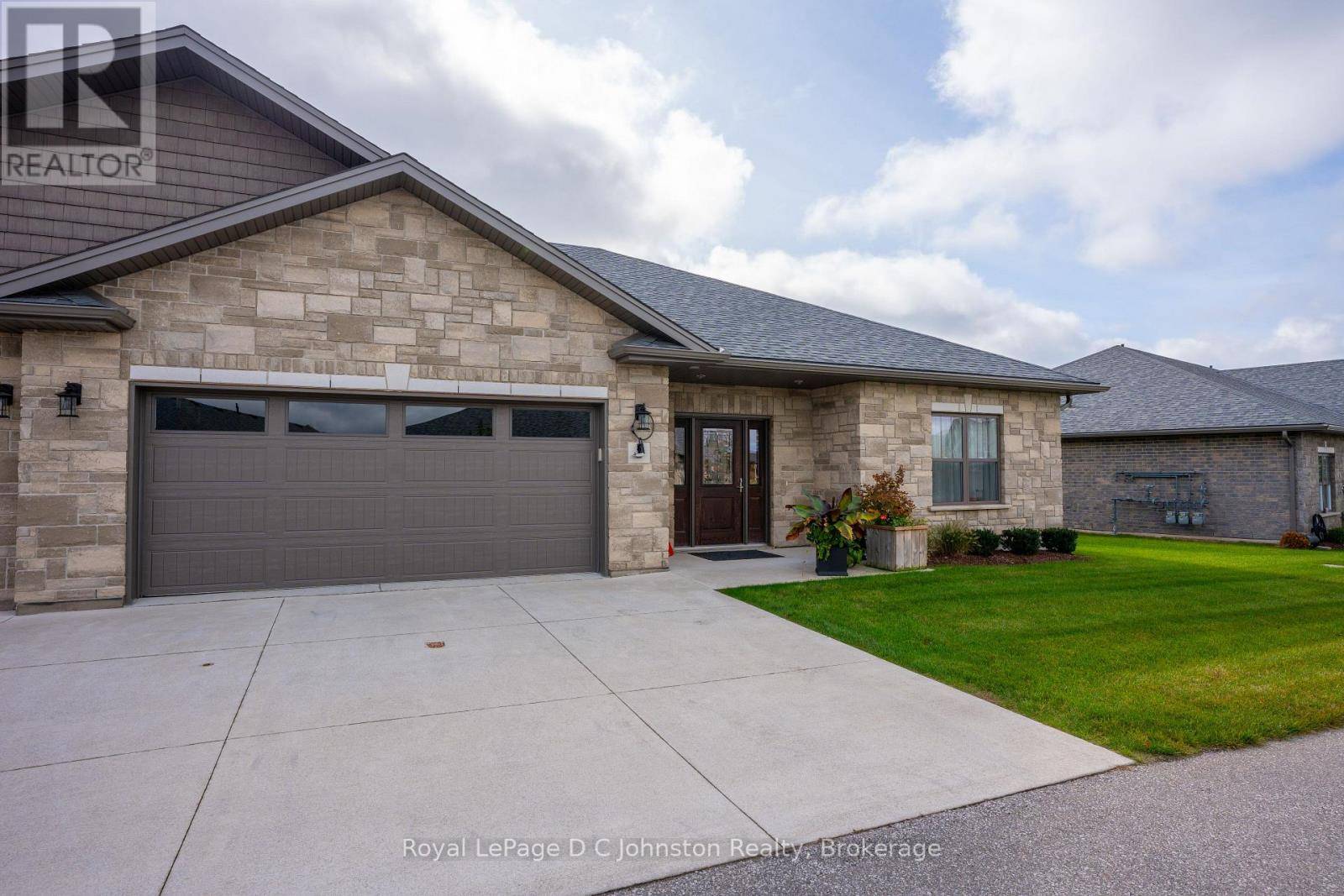 Saugeen Shores, ON N0H2C6,1050 North Waterloo ST #3