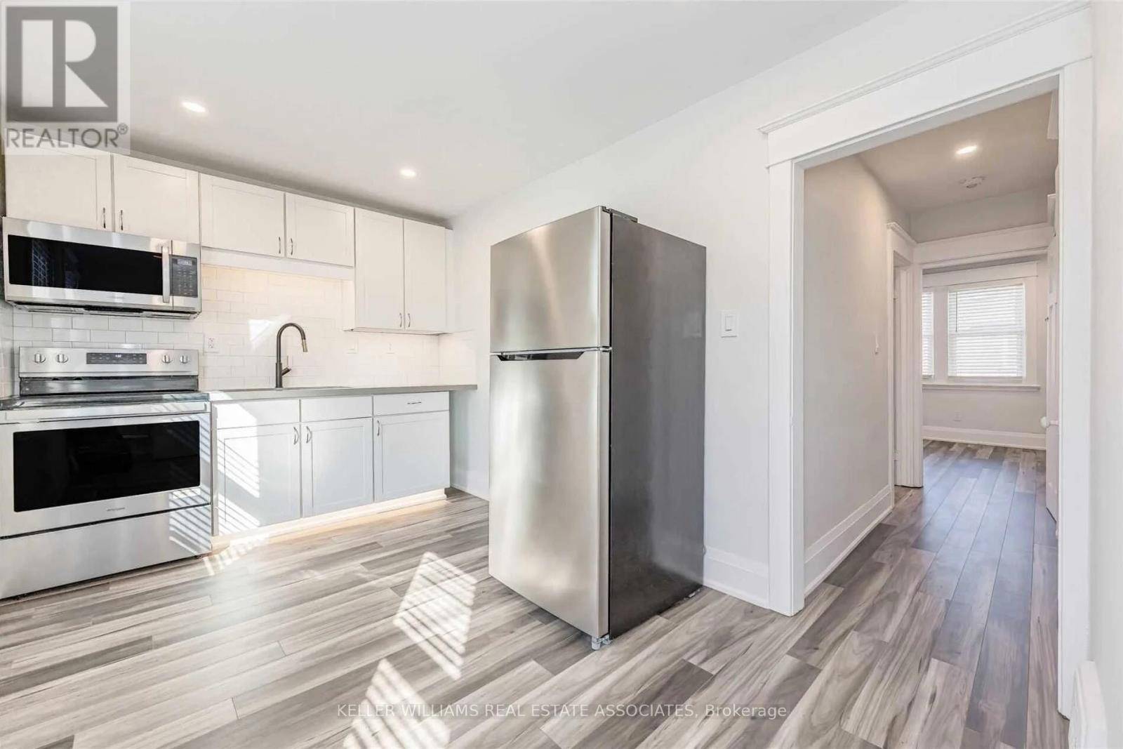 Hamilton (crown Point), ON L8L2J4,1090 Cannon ST East #2