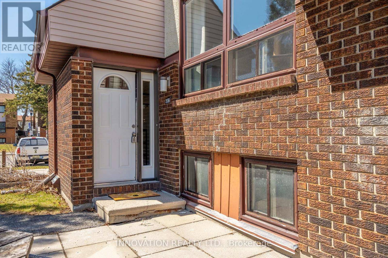 Ottawa, ON K2G4H2,20 Woodvale Green #B
