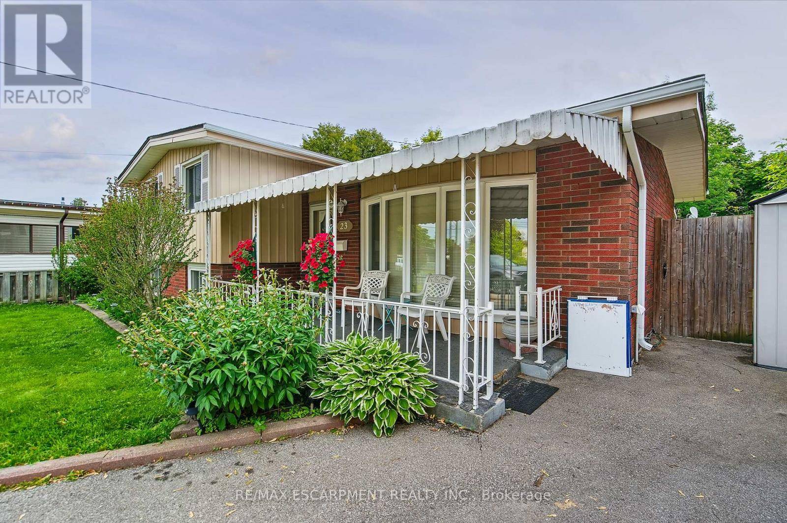 Hamilton (lawfield), ON L8V2N4,23 CORAL DRIVE