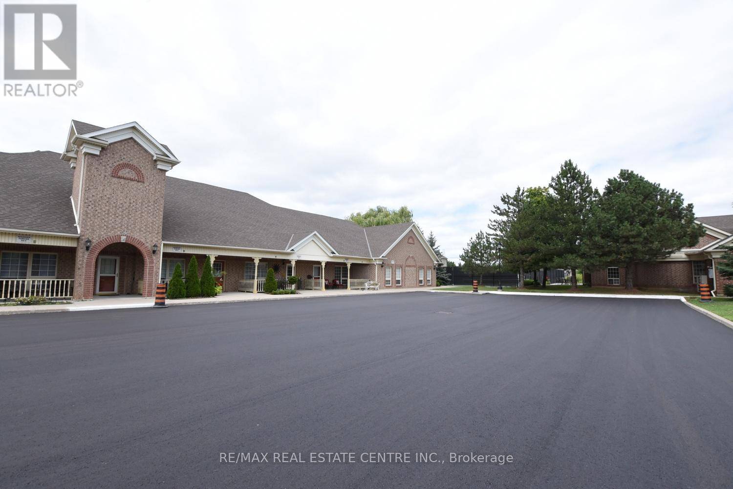 Hamilton (airport Employment Area), ON L0R1W0,60 Natalia AVE #2