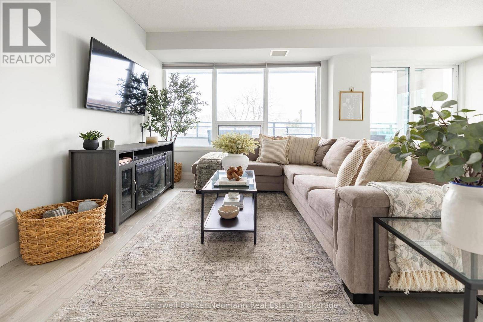 Guelph (downtown), ON N1E0P5,53 Arthur ST South #415