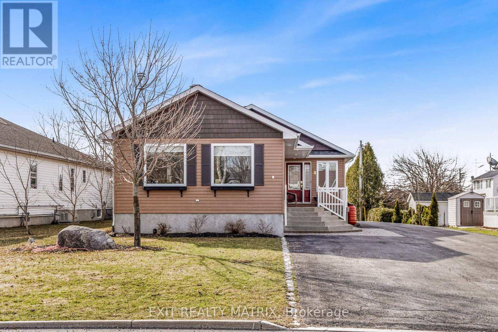North Glengarry, ON K0C1A0,84 ANIK STREET