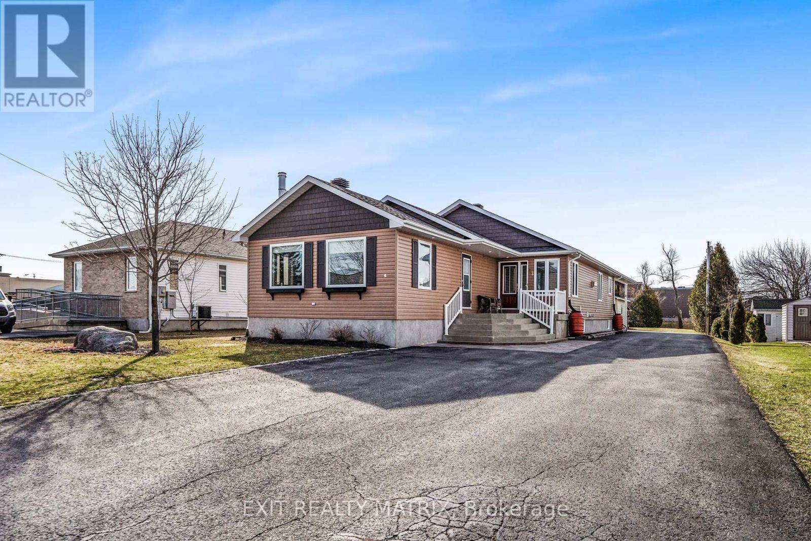 North Glengarry, ON K0C1A0,84 ANIK STREET