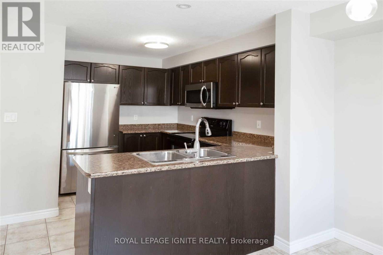 Guelph (victoria North), ON N1E0K4,15 Carere CRES #36B