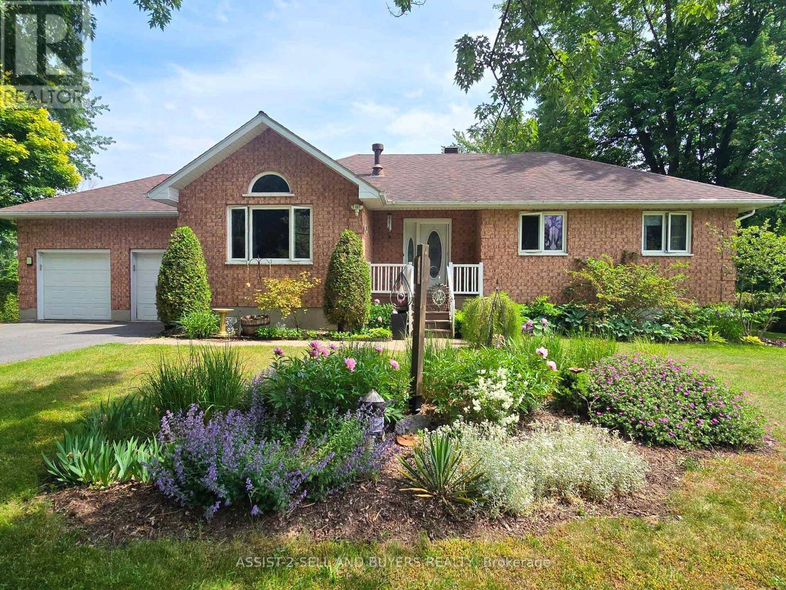 South Stormont, ON K0C1M0,15206 COLONIAL DRIVE