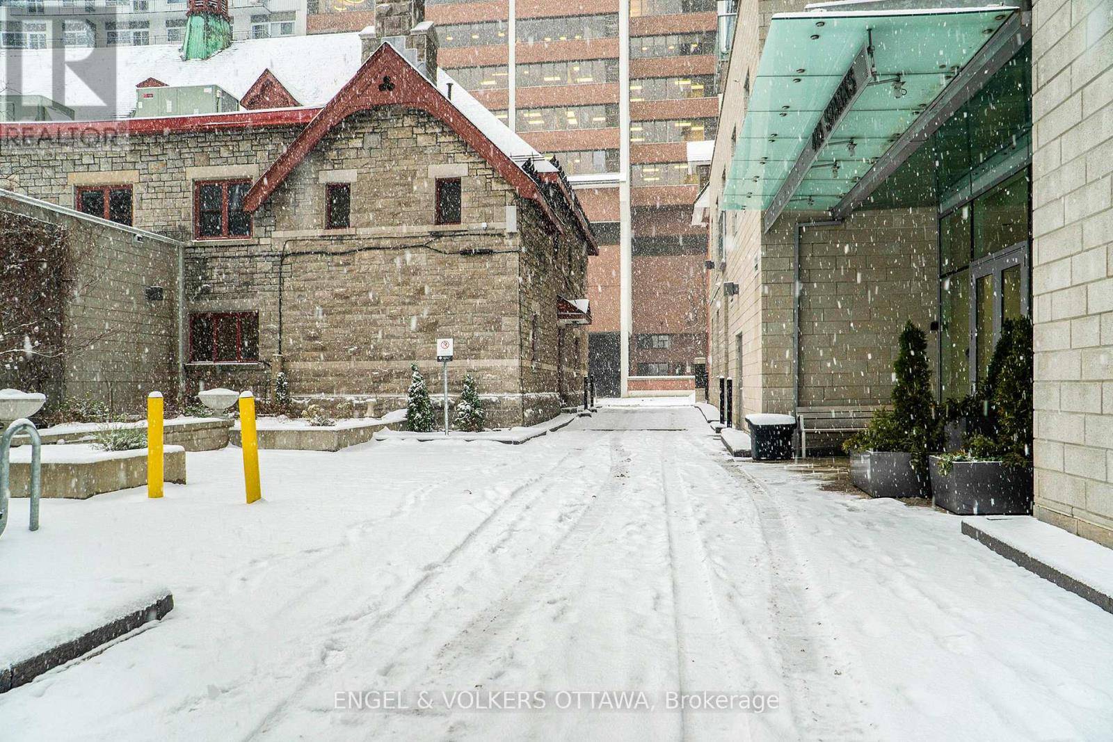 Ottawa, ON K1R0B3,428 Sparks ST #406