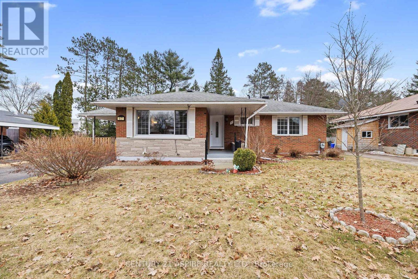 Deep River, ON K0J1P0,47 HIGHLAND CRESCENT