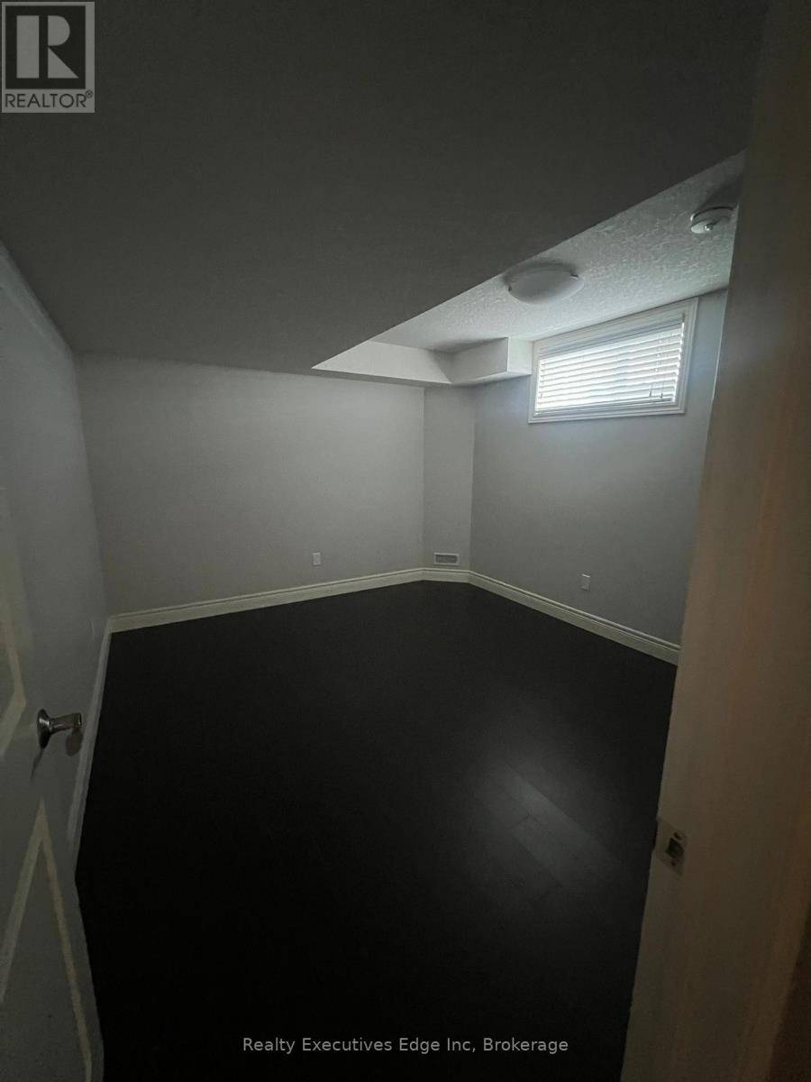 Guelph (pineridge/westminster Woods), ON N1L0N3,119 DALLAN DRIVE