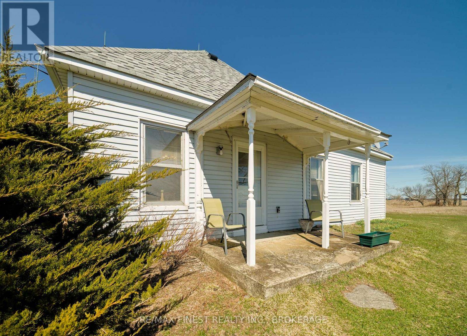 Loyalist (lennox And Addington - South), ON K0H2S0,10 FRONT ROAD