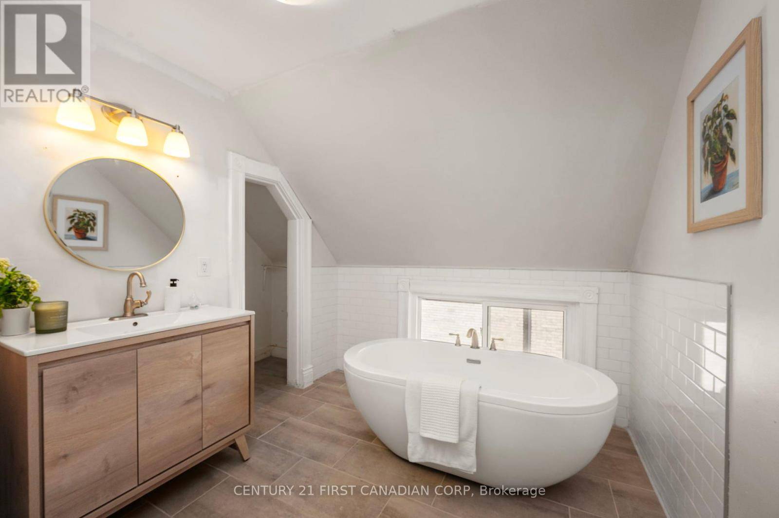London East (east G), ON N5W3M7,895 PRINCESS AVENUE