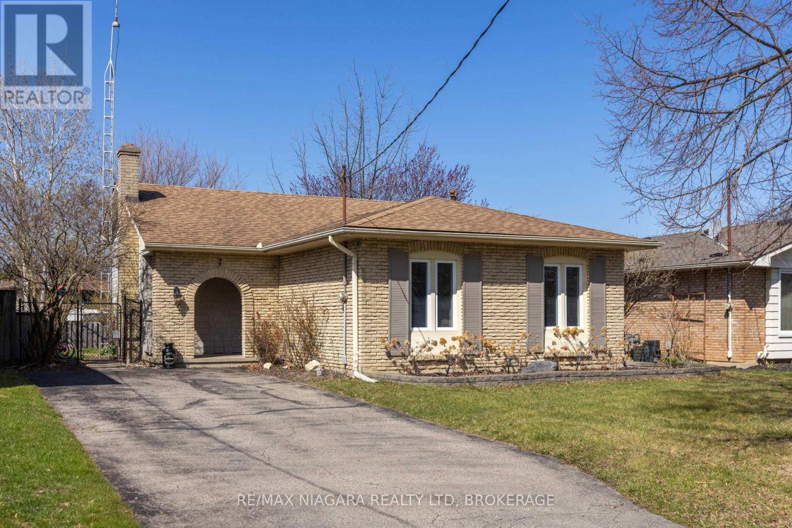 St. Catharines (lakeshore), ON L2N3S9,7 AMEER DRIVE