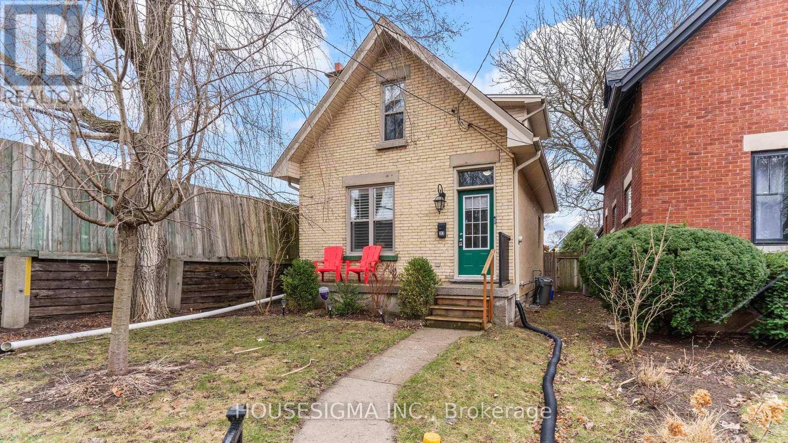 London East (east B), ON N5Y3M8,33 CARLTON AVENUE