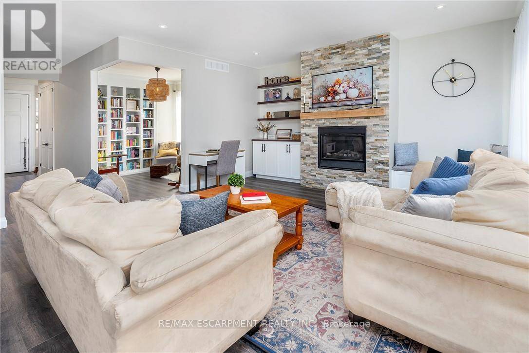 Thorold (confederation Heights), ON L2V0J9,92 IVY CRESCENT