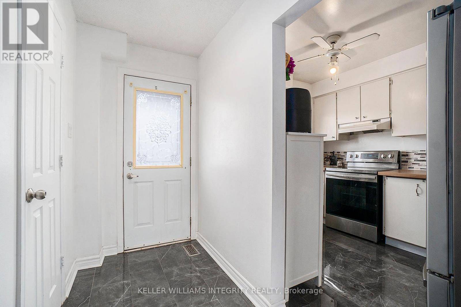 Ottawa, ON K2H8Y7,85 Seyton DR #A