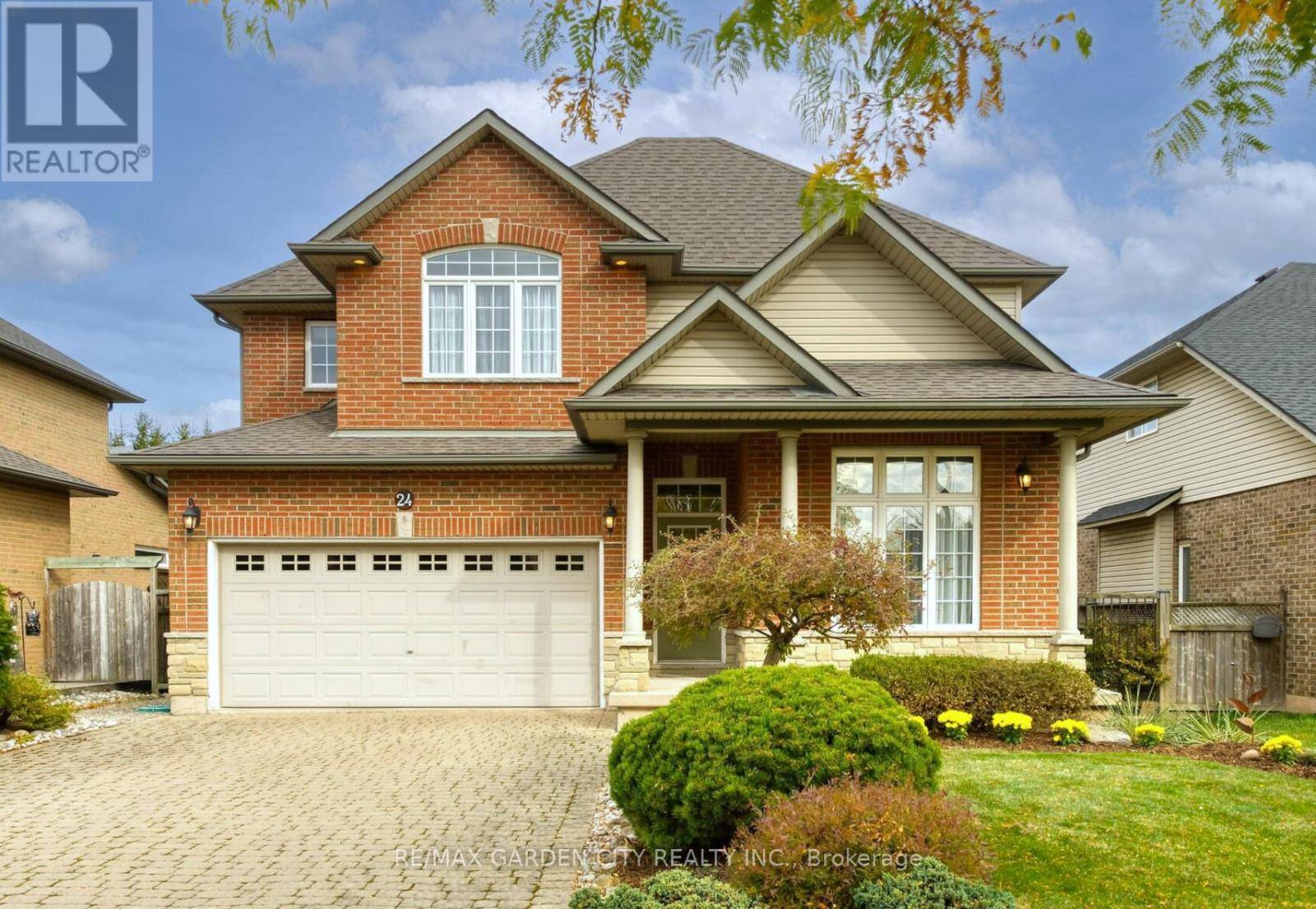 Grimsby (grimsby Beach), ON L3M5P2,24 JEANETTE AVENUE